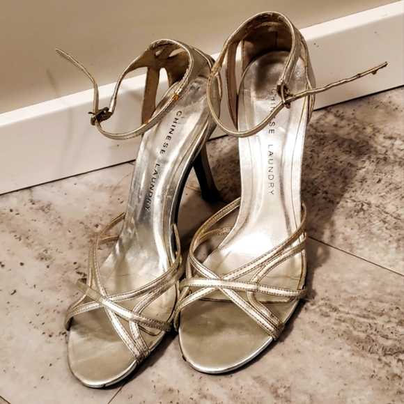 COPY - 2/$35   👠silver strappy saddles - sz 8 - Picture 2 of 12